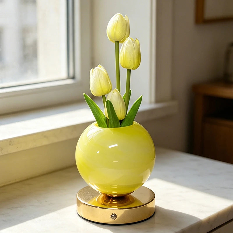 Lampe tulipes jaunes sur boule lumineuse jaune