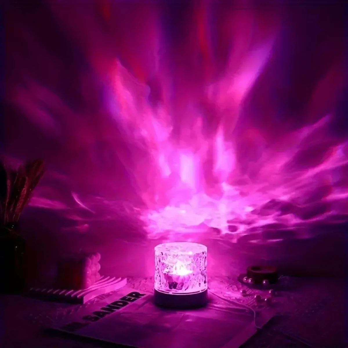 Lampe ondulation d'eau projetant des vagues roses au plafond