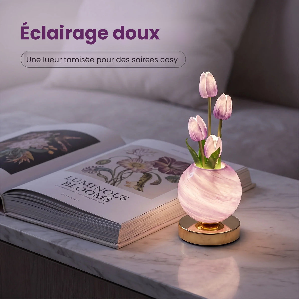Lampe tulipes rose en lumière douce sur une table de chevet