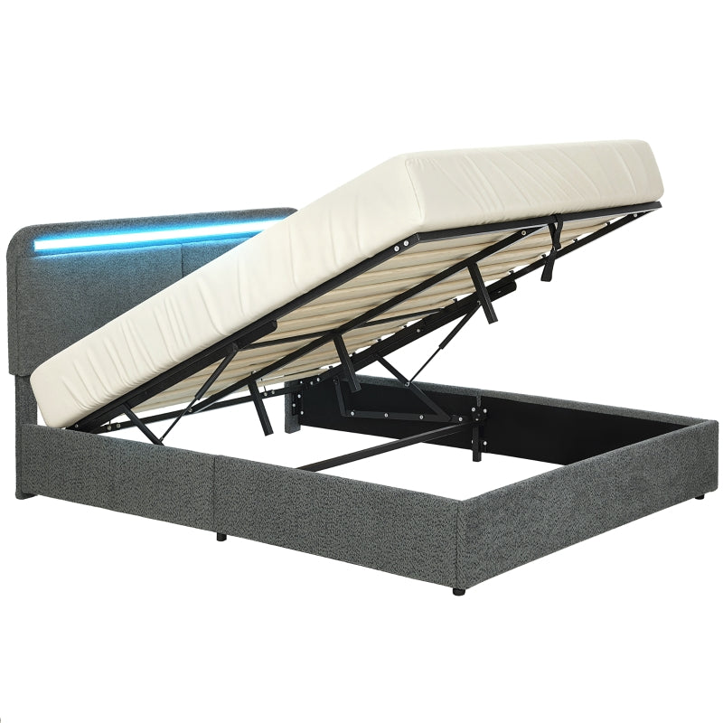 Sommier relevé avec le matelas en place, accès au coffre de rangement